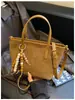 2026 Nuevo Bolso Tote de Moda Estilo Coreano Nicho Retro Bolso Cubo Versátil de Alta Gama para Uso Diario de Hombro Único o de Mano