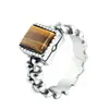 Europa y Estados Unidos anillo de nicho transfronterizo anillo de dedo de lujo anillo con sensación de calidad al por mayor en vivo