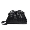 Bolsa Nuvem Bolinho Tecida Outono/Inverno 2025 Nova Bolsa Popular para Mulheres Moda Única Ombro Transversal Bolsa de Mão para Mulheres