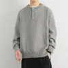 Suéter Henley Americano de Outono e Inverno Suéter Masculino Americano Retrô Casual Estilo Preguiçoso Suéter Tricotado Suéter Masculino de Cor Sólida