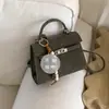 2026 Nova Bolsa da Moda Tendência com Fivela de Cadeado Texturizada Estilo Ins Bolsa Quadrada Pequena para Mulheres Primavera e Verão Bolsa Transversal Artística Estilosa