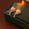 Brincos de Letra com Zircônia e Pérola Agulha de Prata, Elegantes e Versáteis, Brincos Estilo Chanel, Brincos da Moda de Luxo Leve de Alta Qualidade Atacado