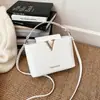 Nuevo Bolso Decorativo Simple en Forma de V 2025, Bolso Cruzado de Hombro Único de Moda y Tendencia Tipo Cubo para Mujer