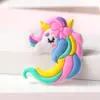 Acessórios de unicórnio arco-íris de borracha macia, acessórios de grampo de cabelo de PVC, patch de emblema para roupas DIY, chapéu