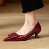 Zapatos Individuales de Punta Aguda y Boca Baja Estilo Francés Versátiles Casuales Otoño e Invierno Nuevos Tacones Altos Brillantes con Hebilla Cuadrada Elegantes Versátiles