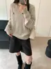 26 Outono Novo Estilo Blusa Estilo Coreano Cor Sólida Lã Pura Tricô de Trança com Bordado de Pônei Gola V Manga Longa Versátil Suéter para o Dia a Dia