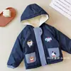 Chaqueta de invierno gruesa para niños, nuevo estilo 2026, abrigo acolchado de algodón para bebés niños, ropa de algodón impermeable ligera, moderna