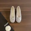 Novos sapatilhas estilo retro francês, bico fino, bico redondo, sola plana, versáteis, sola macia, para calçar sem cadarço para mulheres