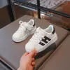 Tenis para niño, nueva colección primavera/otoño 2026, zapatos para niña, zapatos estilo concha para niños, tenis blancos casuales y transpirables para estudiantes de primaria