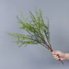 Plantas verdes artificiales en stock, manojos de helecho, hojas de helecho, hierba de helecho para decoración de paredes interiores y diseño de paisajes, césped artificial al por mayor