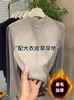Camiseta Base de Cuello Medio Alto para Otoño e Invierno para Mujer 2026 Nuevo Mousse Cepillado Más Terciopelo Ajuste Delgado Cálido Nicho Ropa Interior Superior