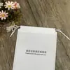 Zapatillas de Hotel Personalizadas y Bolsa Antipolvo para Almacenamiento de Artículos de Cuero Bolsa de Cordón No Tejido Bolsillo con Solapa de Cordón No Tejido Pantalones con Estampado de Logo