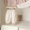 Conjunto de otoño e invierno para niña: una sudadera cálida y linda con temática de conejito y forro polar, combinada con pantalones largos de lunares, un conjunto de dos piezas para bebés