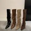 Botas western de bico fino e salto alto retrô, novo estilo 2026, estilosas, elegantes, emagrecem, de cano curto, camurça, e de tornozelo