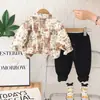 Moda Infantil Bebé Street Camisa Estampada Completa Solapa Traje de Dos Piezas Tendencia Nuevo para Niño Otoño Manga Larga