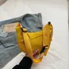 Bolso bandolera sencillo de estilo japonés y gran capacidad para mujer 2025 Verano Nuevo Estudiante Bolso de hombro pequeño Bolso dumpling de tela para mujer
