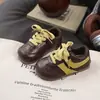 Zapatillas de entrenamiento retro de color bloqueado para niños 2026, zapatillas deportivas para niños y niñas, zapatos planos de otoño, zapatos casuales cómodos de suela blanda