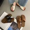 Falda de Vacaciones Retro Combinada con Sandalias Romanas Slip-on Cubierta para Dedos Zapatillas de Exterior para Mujer 2026 Nuevo Verano Estilo Coreano