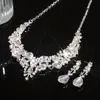 Aretes de Botón Ovalados con Forma de Lágrima en V Tachonados con Diamantes Estilo Francés Vintage Collar Cadena para Clavícula Estilo Palacio Conjunto de Temperamento Venta al por Mayor