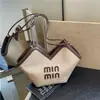 Bolsa Tote de Grande Capacidade para Mulheres, Nova Bolsa de Ombro Tendência 2026 com Design Único, Versátil e Adequada para o Dia a Dia