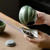 Jarra de chá de jade sedoso celadon do Forno Yue de Shanding jarra de cerâmica criativa jarra de chá para casa armazém de chá jarra de armazenamento de chá jarra selada