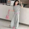 Conjunto de Verão para Meninas Estilo Coreano Color Block Patchwork Conjunto de Manga Curta Calça Longa Fluida para Menininhas Conjunto de Duas Peças Macio e Confortável para Crianças Maiores