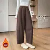 Pantalones grises cropped de pierna ancha para mujer, nuevo estilo principios de otoño 2026, pantalones balloon casuales coreanos petite, estilo holgado y casual
