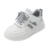 Zapatillas Blancas para Niños 2026 Otoño Nuevas Elegantes Zapatos Deportivos de Suela Suave para Niños y Niñas, Zapatillas de Caña Baja para Niños, Resistentes al Desgaste Estilo Coreano