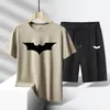 Traje de Verão Novo com Camiseta e Shorts de Seda Gelada Masculino Tendência Casual Esportivo Secagem Rápida Roupa Tamanho Grande Duas Peças Roupa Masculina