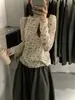 Outono de 2026 Novo Estilo Coreano Gola Redonda com Borda Franzida Delicada Manga Longa Floral Camiseta Slim Fit Camisa Básica Versátil