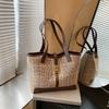Bolsa Tote Street Fashion 2024 Grande Capacidade Cor Contrastante Xadrez Artística Feminina Nova Chegada Bolsa de Ombro Único sob o Braço