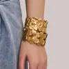 Joyería de Pieza Declaratoria con Flores Exageradas, Líneas de Mariposa y Diseños de Hojas; Pulsera Abierta de Acero Inoxidable Chapada en Oro de 18 Quilates; Accesorio de Muñeca para Mujer Vintage