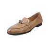 Primeiro encontro com o estilo old money! Mocassins de fivela de metal vintage para mulheres, sapatos baixos de couro envelhecido
