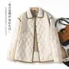 Fotos Reais das Novas Jaquetas de Algodão Tendência Estilo Chanel para Mulheres da Temporada Outono/Inverno 2025