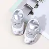 Novos sapatinhos de bebê com sola de borracha e estampa floral, sapatos pré-caminhada confortáveis e estilosos para meninos e meninas