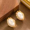 Pendientes de botón de perla sintética ovalada estilo Maillard, personalidad de moda transfronteriza, aguja de plata, accesorios de oreja exquisitos de lujo ligero de alta gama