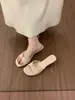 Sandalias de cuña abiertas estilo francés Chuyuji con hebilla metálica plisada para mujer 2026, sandalias romanas exquisitamente bellas