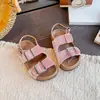 Sandalias para Niños Antideslizantes Zapatos Birkenstock Casuales de Velcro 2026 Nuevo Estilo de Verano Zapatos de Playa para Niños y Niñas Pequeños y Medianos