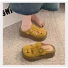 Sapatos Femininos Retro Fechados Perfurados 2025 Novo Estilo de Verão para Mulheres Baixas, Chinelos Elegantes com Solado Grosso Aumentadores de Altura Estilo Birkenstock