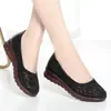 Marca Bai Zhenhe Sapatos Vazados Estilo Novo Primavera/Verão 2026 para Meia-Idade e Idosos Sola de Borracha Vazada Solado Macio Sapatos de Mãe Fundo Plano Confortáveis