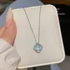 Collar Super Brillante de Flor de Cuatro Hojas con Circonita de Diamante Completo para Mujer, Colgante de Lujo Ligero de Alta Gama, Estilo de Viaje a la Oficina a la Moda, Cadena Versátil para la Clavícula