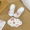 Moda 2025 Rojo Cuadros Abanico Gato Kt Lindo Versátil Accesorios DIY Charms Desmontables para Zapatos para Niñas