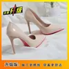 Sapatos Elegantes de Bico Fino com Salto Alto Estilo Francês para Uso Externo, Novidade Verão e Outono 2025 em Couro Envernizado Brilhante Salto Agulha Cor Nude Sapatos de Casamento para Mulheres