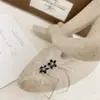 Pendientes de Moda Minimalistas y Discretos con Diseño Floral Negro, Sentido de Diseño de Nicho, Joyería de Nuevo Estilo 2025