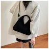 2025 Bolso Nuevo Transfronterizo Bolso de Hombro Mate Estilo Simple para Mujer Bolso Triángulo para Mujer Color Sólido Bolso de Mano Casual