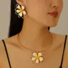 Europa e Estados Unidos transfronteiriços brincos de flor gota de óleo pequenos e frescos colar feminino senso de design joia oca de pétala dupla