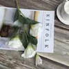 Decoração de Casamento com Flores Brancas, Peônias, Phalaenopsis, Rosas, Arranjos Florais de Teto e Arranjos Florais Pretos para o Salão de Casamento