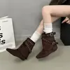 Botas Retrô Planas de Cano Médio para Mulheres, Nova Coleção de Outono 2026, Botas Western Cowboy de Bico Quadrado com Fivela de Cinto e Cano da Bota da Moda