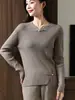 Suéter de Lã Tricotado de Alta Qualidade Outono/Inverno 2026 Novo Estilo Chinês com Botões e Gola Alta para Mulheres, Suéter Básico Retrô de Caimento Justo