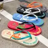 Chinelos Masculinos de Verão Estilo 2025, Chinelos de Dedo Personalizados Estilo Coreano para Exterior, Chinelos Antiderrapantes, Calçados de Praia Masculinos, Modernos